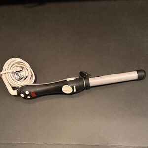 Black and Silver Beachwaver Curling Iron